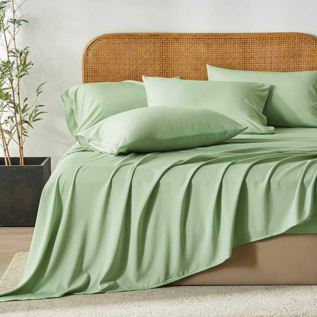 Bamboo-Polyester Luxury Fitted Sheet Set