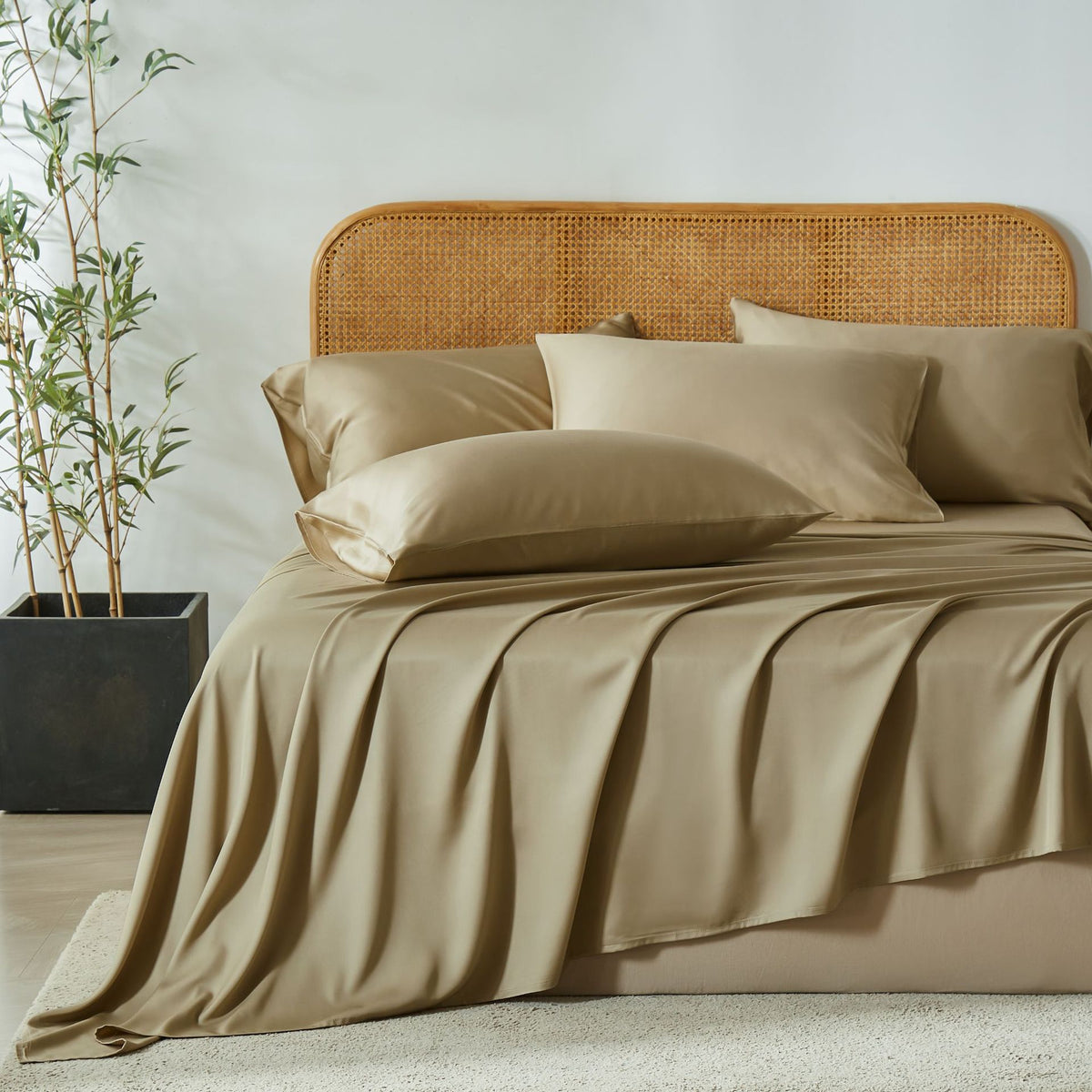 Bamboo-Polyester Luxury Fitted Sheet Set
